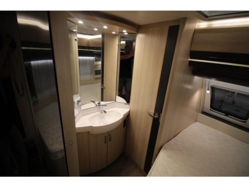 Hobby De Luxe Edition 460 UFE Top condition, Tall Refrigerator photo: 15