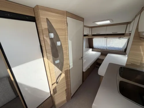 Dethleffs Camper Avantgarde 460 EL Muy completo foto: 9