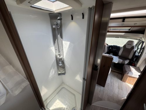 Pilote Essentiel P 706 Queensbed Pop-top roof  photo: 19
