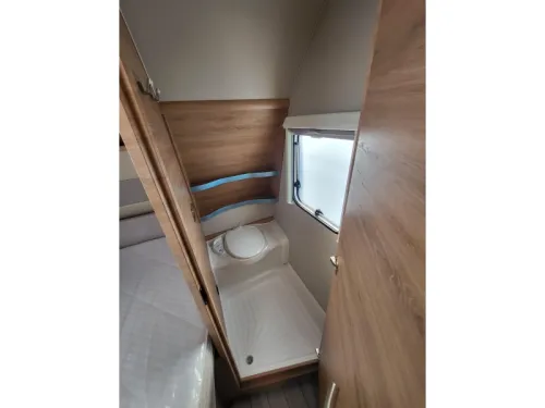 Knaus Sudwind Black Selection 540 FDK super ger&auml;umig und komplett Foto: 12