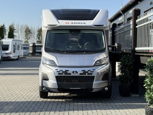 Adria Matrix Plus 670 SL Family Motorhome Automatic photo: 6