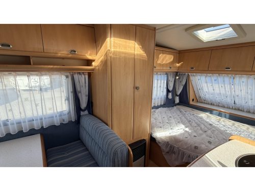 Hobby De luxe Easy 400 SF Sitzgruppe Festbett Toilette Foto: 4