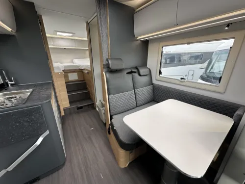 Adria Coral 600 SL 140PS L&auml;ngsbetten Garage Foto: 7