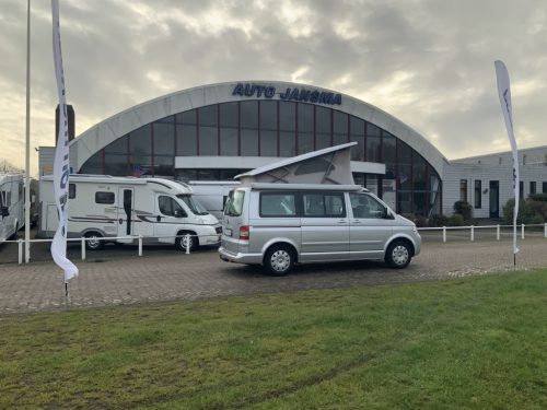 VW Westfalia California 2.5 TDi 130 HP, 5 Seats, 4 Berths, Electric pop-top roof / side door, Year of manufacture 2006 Motorhome Centrum On the Road at the Noorderringweg 4 in Marum. photo: 28