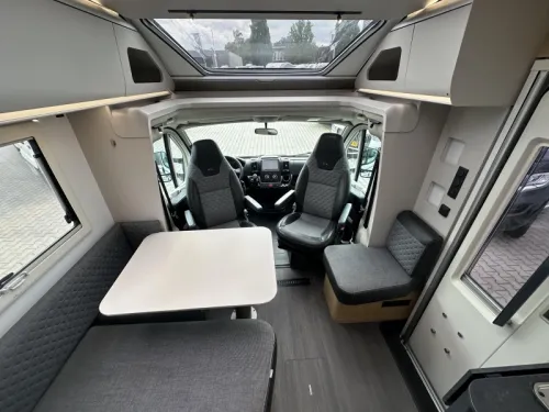 Adria Coral 600 SL 140PK L&auml;ngsbetten Garage  Foto: 15