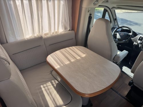 Hymer T 704 SL single beds levelling system photo: 21