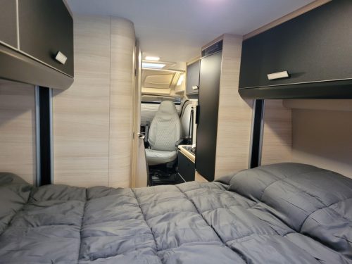 Chausson V 690 Sport-line pop-top roof bed photo: 21