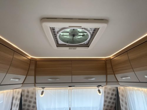 Dethleffs Camper Avantgarde 460 EL FULL OPTIONS-SINGLE BEDS  photo: 12