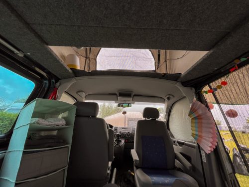 VOLKSWAGEN MULTIVAN photo: 17