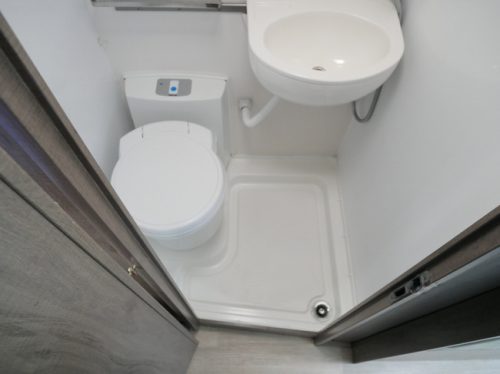 Bavaria V600G, 6 Meter Van conversion, Transverse bed!! photo: 15