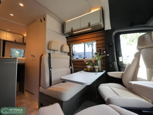 Hymer Grand Canyon S 600 4x4 Birthday = treats photo: 14