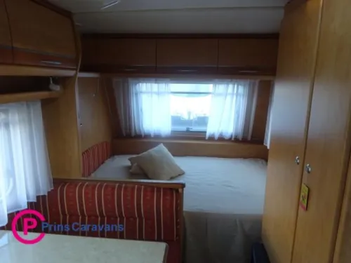 Caravelair Venicia 420 Met Dwars Bed en Treinzit  foto: 10