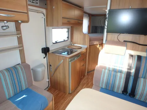 B&uuml;rstner Travel Van 620 T photo: 15