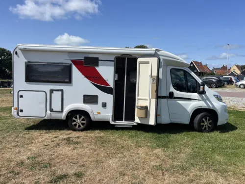 B&uuml;rstner Nexxo T 660 Original NL Motorhome NAP photo: 5