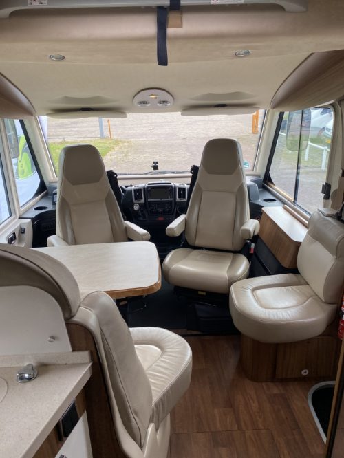 Hymer B 678 PL AUTOMATIK 3 Liter Diesel mit 177 PS, L&auml;ngsbetten & Hubbett Bj. 2016. Centrum On the Road am Noorderringweg 4 in Marum. Foto: 3
