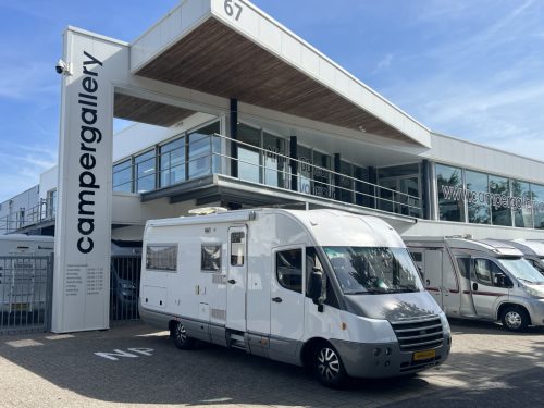 Laika Ecovip 715 SINGLE BEDS+POP-TOP ROOF MOTOR AIR CONDITIONING TOW HITCH