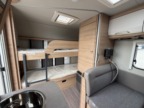 Knaus Sudwind Black Selection 540 FDK Etagenbett / Franz&ouml;sisches Bett Foto: 15