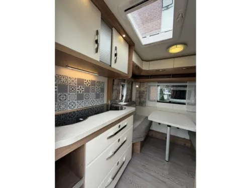 Hobby De Luxe 400 SFE Incl. Mover and Awning photo: 10