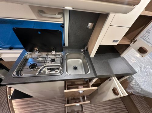 Malibu Van First Class Two Rooms 640 LE RB Charming GT Skyview Foto: 7