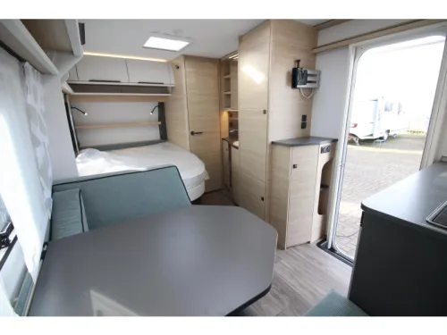 Fendt Apero Activ 390 FH French bed & end kitchen! photo: 11