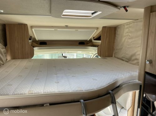 Hymer Tramp 698 Semi-integrated with Pop-top roof AND Queen bed 2X Air conditioning, Solar very few km's! photo: 11
