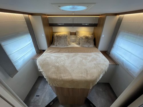 Dethleffs TREND 7057 QUEENSBED AUTOMAAT OVEN BEARLOCK Foto: 2