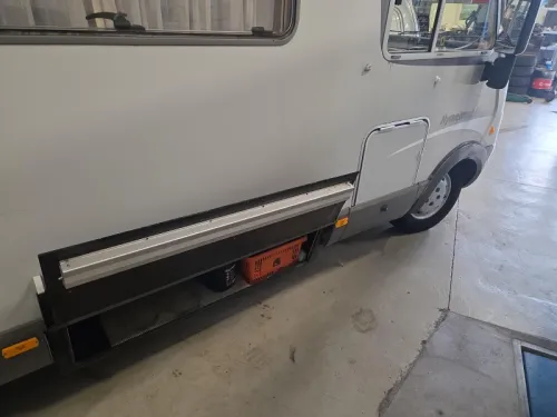 Hymer B-Klasse 544 Ger&auml;umige Sitzgruppe Foto: 12