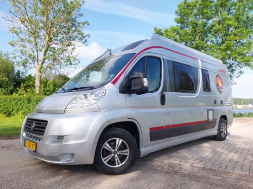 P&ouml;ssl 2 Win 599 BUS 3.0 liter 180hp automatic photo: 13