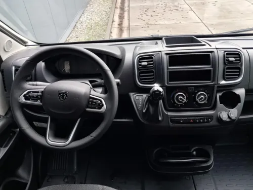 Crosscamp EXPDN T7.4 E - Sehr modern - Navi Foto: 18