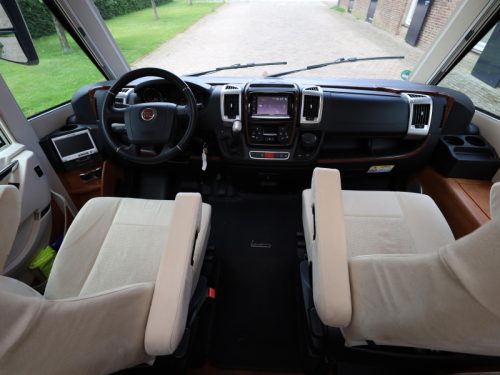 Carthago Chic C-Line II I 4.9 LE automatic - without pop-top roof  photo: 15