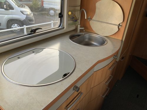Hymer B 614 2.8 JTD 146 HP Integral, Transverse &ndash; bed & Pull-down bed, Garage etc., Year 2005 Camper centrum on the road photo: 13