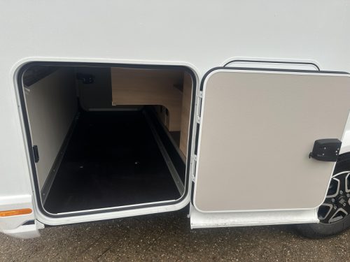 Knaus L!ve Ti 650 MEG Unique low single beds photo: 9