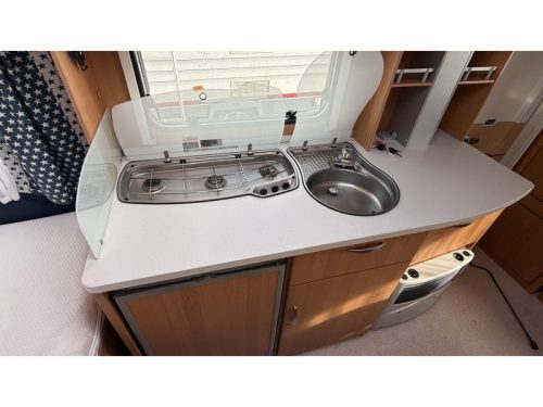 Knaus Sport 420 QD dinette fixed bed toilet photo: 8