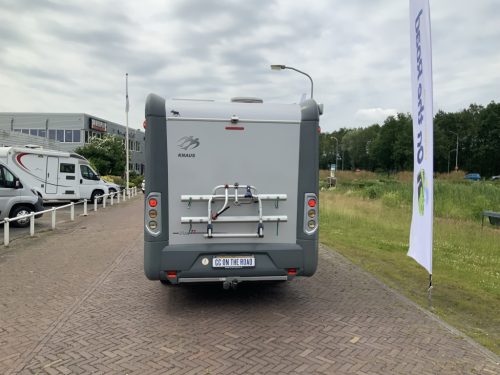 Knaus Van Ti 600 ME &ndash; Complete 3 liter 160 HP Semi-integrated, fixed bed, half-dinette, swivel seats Motorhome center on the road photo: 32