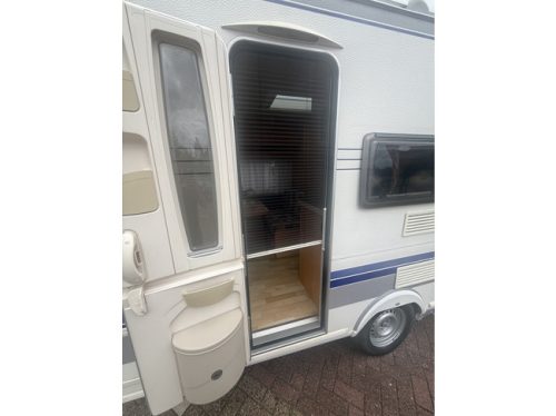 Hobby de luxe 400 SF transverse bed 4 berths awning mover screen door heater truma toilet photo: 14