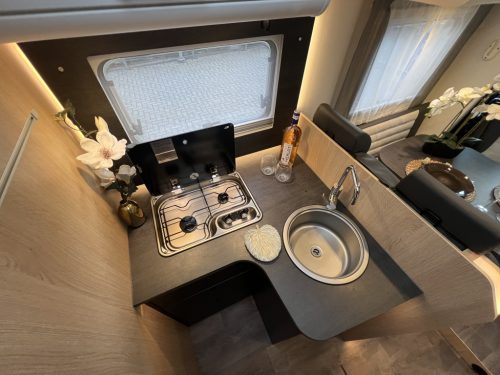 Sunlight T68 ADVENTURE EDITION SINGLE BEDS+POP-TOP ROOF 9-TR AUTO photo: 7