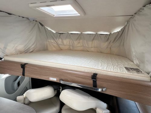 B&uuml;rstner Aviano I 727 French bed pop-top roof 150HP photo: 18