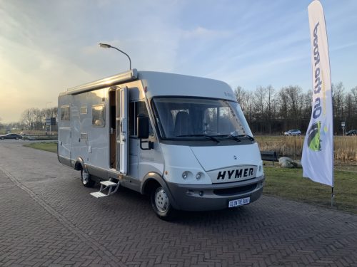Hymer B 614 2.8 JTD 146 HP Integrated, Transverse &ndash; bed & Drop-down bed, Garage etc., Year 2005 Camper centrum on the road