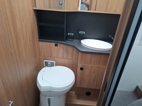 Chausson 798 Titanium Line Luxus mit ger&auml;umigem Queensbett Foto: 10