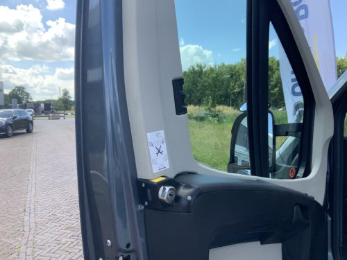 Knaus Van Ti 600 2.3 130 HP Semi-integrated, Transverse bed, Half-dinette, Swivel seats, etc. Year of manufacture 2013 Camper centrum on the road Marum photo: 17