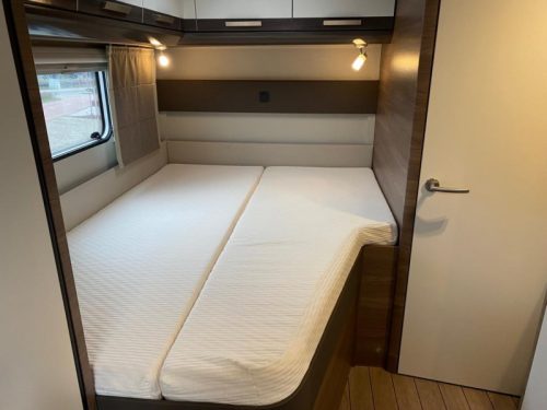Knaus Live TI 650 MF French bed | Automatic  photo: 17