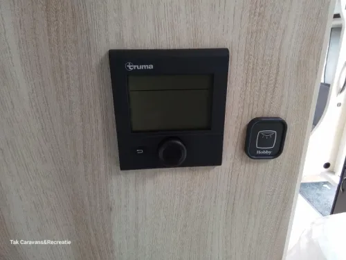 Hobby De Luxe 495 WFB with separate shower and toilet photo: 13