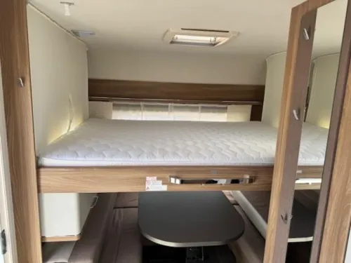 B&uuml;rstner Premio Plus 520 TL spacious family caravan photo: 11