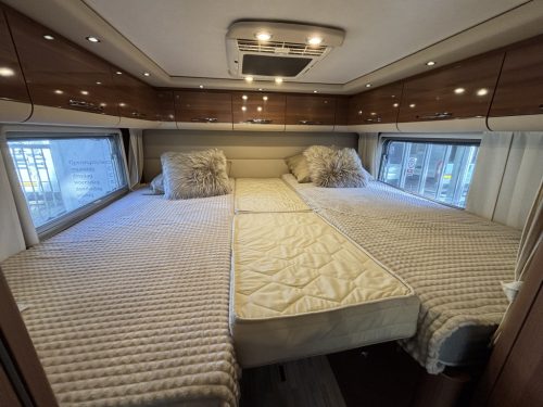 LMC Comfort T LITS JUMEAUX + BANQUETTE RONDE CLIM DE TOIT 150CV 6.99M photo : 3