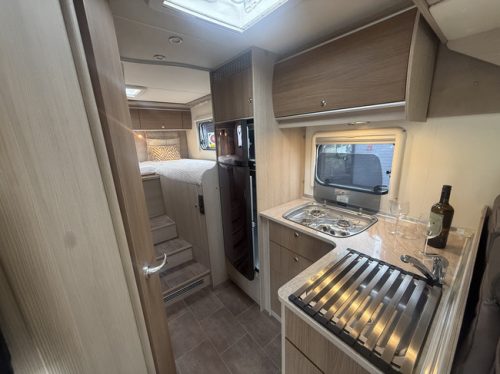 B&uuml;rstner Ixeo Time IT 726 lengte bedden+hefbed 131 pk elktr fietsenrek luifel camera grote garage zonnepaneel tv xxl koelkast remis plisse foto: 20