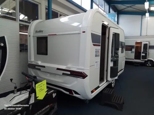 Hobby De Luxe 400 SFE model 2027 frans bed  foto: 2