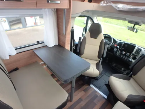 Weinsberg CaraSuite 700 ME Foto: 11