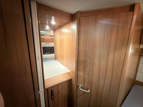 Knaus Sudwind Exclusive 580 UF mover+awning+cabin airco  photo: 13
