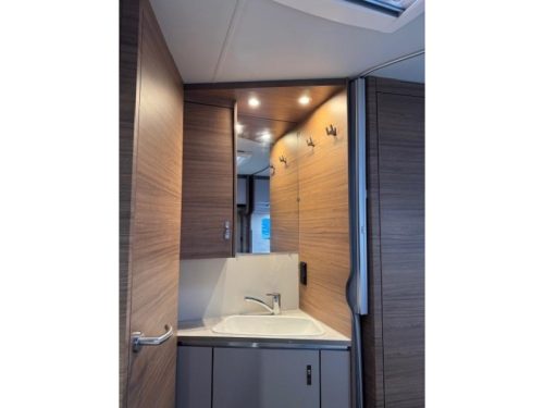 Knaus Sport 450 FU Franz&ouml;sisches Bett Sackmarkise Foto: 10