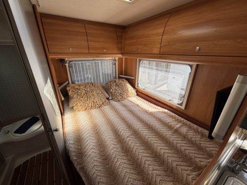 B&uuml;rstner Marano 580T FRENCH BED + FACE TO FACE SEATING SOLAR PANEL photo: 2